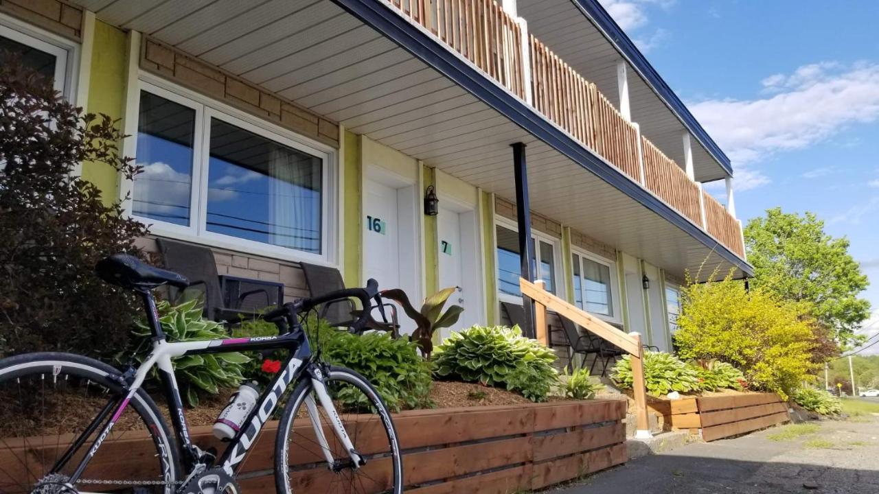 Auberge Happy Logis Lac-Etchemin Eksteriør bilde